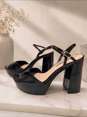 NWOT Charles & Keith Black Patent Platform Block Heels with Gold Buckle